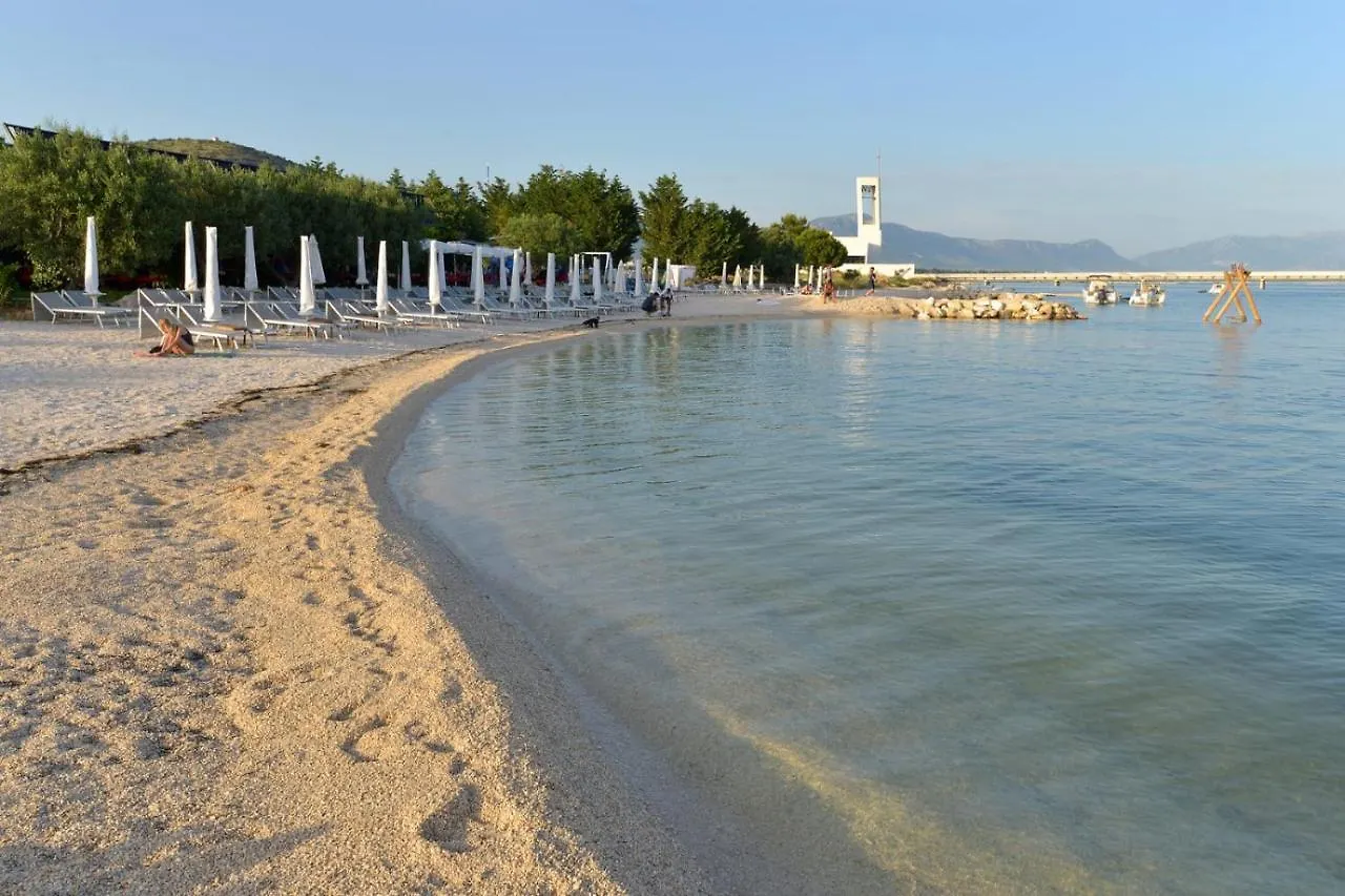 Sara Apartment Trogir 0*,