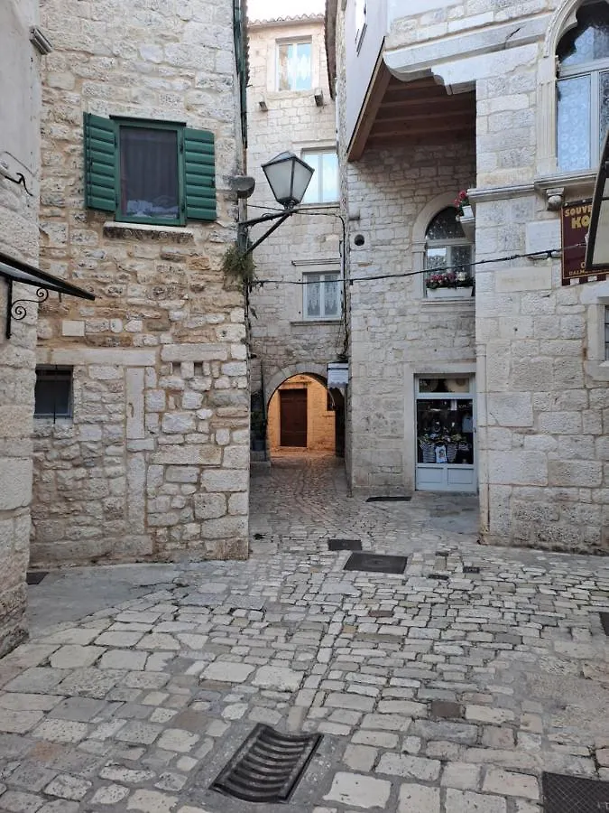 Sara Lägenhet Trogir