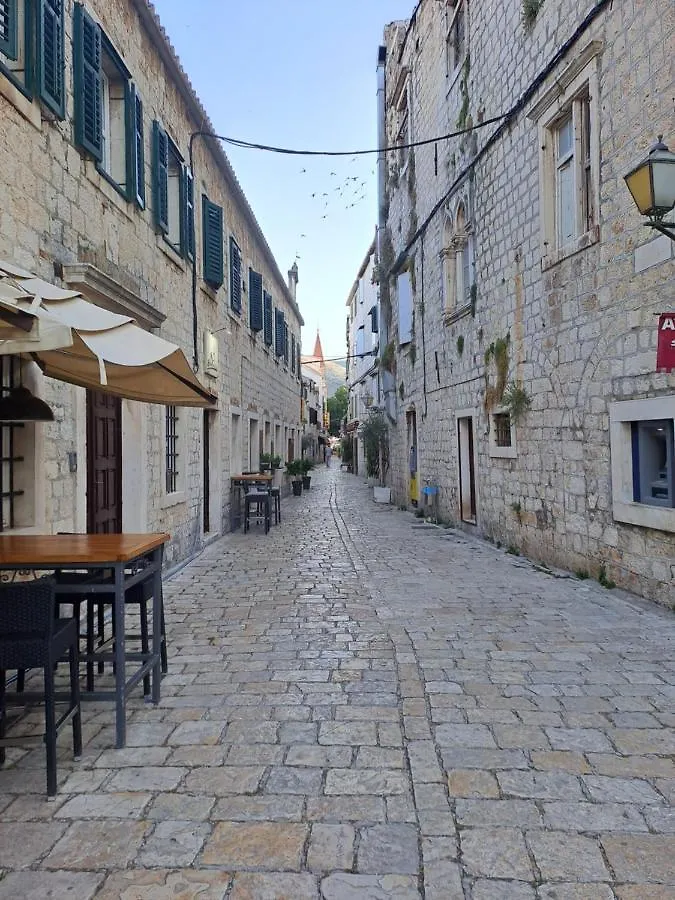 Sara Lägenhet Trogir