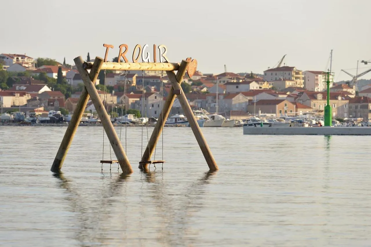 Sara Lägenhet Trogir